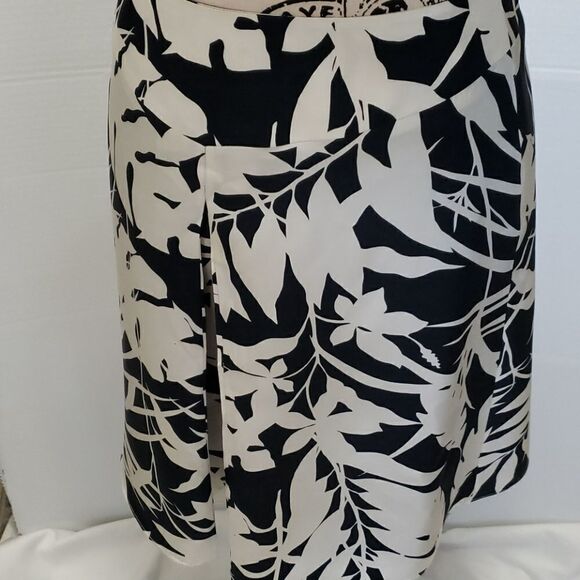 Ann Taylor Silk A line floral skirt - Picture 3 of 6